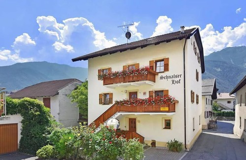 Laces Apartment | Apartment 'Wohnung Morgenduft Schnalserhof' with Mountain View, Shared Terrace and Wi-Fi