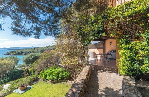 Capo d'Orso Apartment | Apartment 'Z2 20 Cala Capra' close to the Beach with Shared Pool & Wi-Fi
