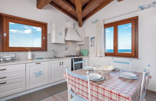 Tanaunella Apartment | Apartment Zeus with Sea View, Balconies, Terrace and A/C