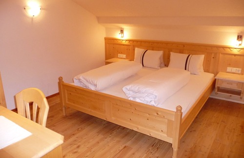 Innervillgraten Apartment | Apartmenthaus Gutwenger, Holiday village views with mountain panorama