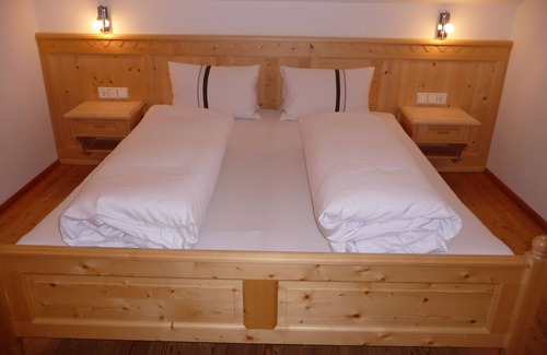 Innervillgraten Apartment | Apartmenthaus Gutwenger, Holiday village views with mountain panorama