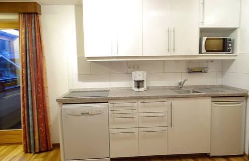 Stumm Apartment | "Apartmenthaus Zentral 4er App Kat A" near the Ski Area with Mountain View