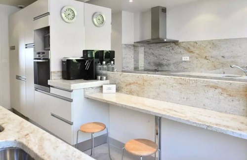 California - Pezou Apartment | Apartments for 4 People