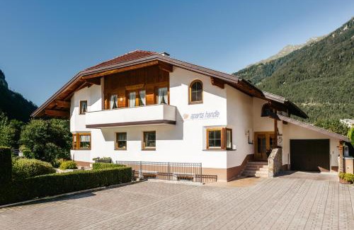 Pfunds Apartment | Aparts Handle und Haus Bergblick