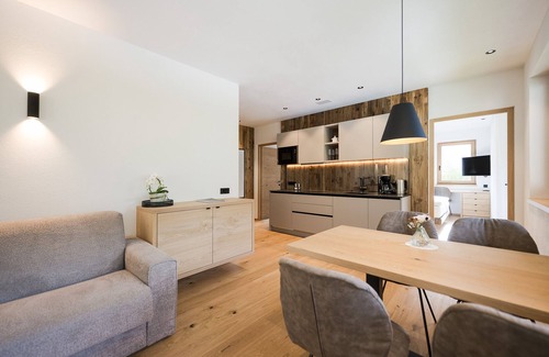 Lagundo Apartment | Apartsuites Rosengarten: luxury apartment with private infrared sauna and pool