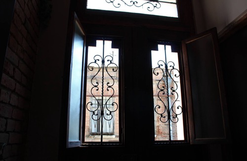 Chugureti House | ApartTen 2 BR Apt