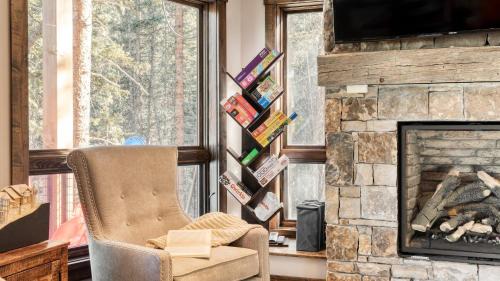 Mountain Village House | Apex by AvantStay Cozy Expansive Mountain Home Close to the Slopes w Hot Tub