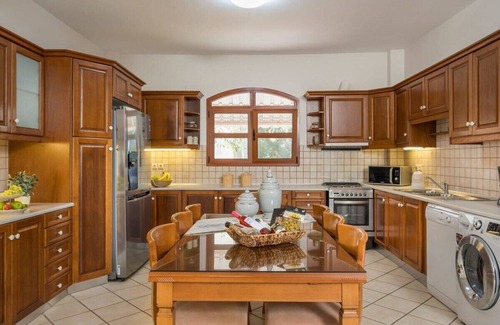 Maleme House | Aphrodite Luxury Villa (Iason Villas), 4 Bedrooms, Garden, Next To Maleme Beach