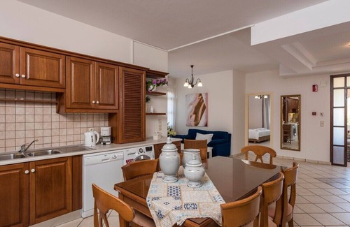 Maleme House | Aphrodite Luxury Villa (Iason Villas), 4 Bedrooms, Garden, Next To Maleme Beach