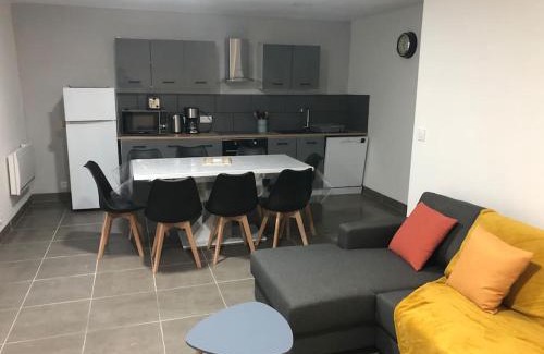 Laveissiere Apartment | app 8 couchages tt confort 202