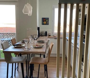 Maraussan Apartment | App'Art Frida & Oskar - 2 ch - Quartier calme & central - Terrasse - Grand confort - Wifi HD - 600m Grands Buffets