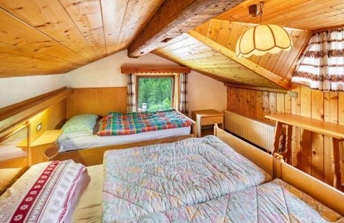 Livinallongo del Col di Lana Apartment | Appartamento La Mirandola Blu