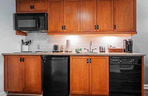 Vernon Condo | Appalachian @ Mtn Creek Pool Hot Tubs Sauna Gym Deck Mtn Front #246