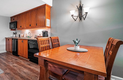 Vernon Condo | Appalachian @ Mtn Creek Pool Hot Tubs Sauna Gym Deck Mtn Front #246