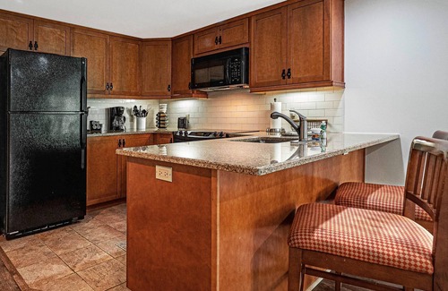Vernon Condo | Appalachian @ Mtn Creek Pool Hot Tubs Sauna Gym Deck Mtn Front #248