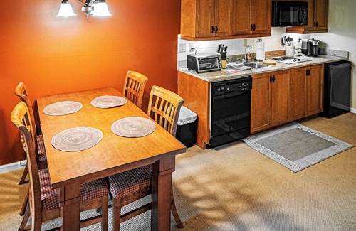Vernon Condo | Appalachian @ Mtn Creek Pool Hot Tubs Sauna Gym Mtn Front #220