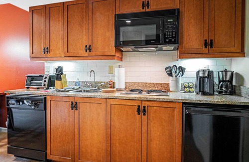 Vernon Condo | Appalachian @ Mtn Creek Pool Hot Tubs Sauna Gym Mtn Front #220