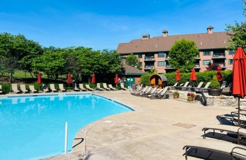 Vernon Condo | Appalachian @ Mtn Creek Pool Hot Tubs Sauna Gym Mtn Front #220