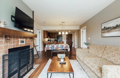 Vernon Condo | Appalachian @ Mtn Creek Pool Hot Tubs Sauna Gym Deck Mtn Front #312