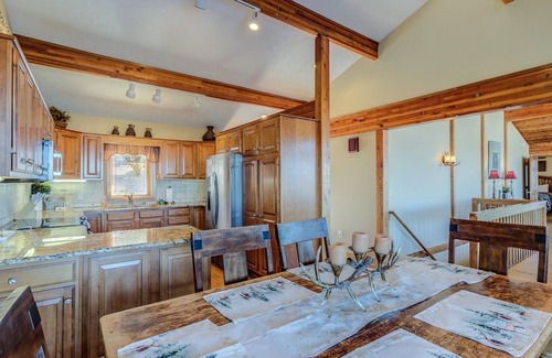 Seven Devils House | Appalachian State of Mind- Sunset and Sunrise View, Yard Area, Open Floor Plan with Amazing Vie.