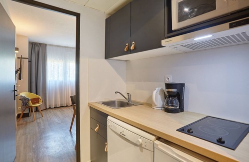Couronne Urbaine Condo | Appart Climatisé | Proche du Golf !