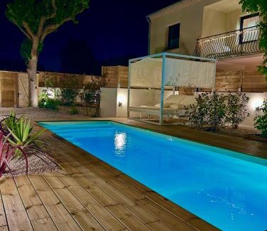 Salon-de-Provence Apartment | Appart 'COSY avec Piscine Chauffée Privée