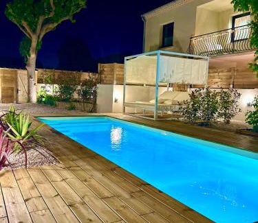 Salon-de-Provence Apartment | Appart 'COSY avec Piscine Chauffée Privée
