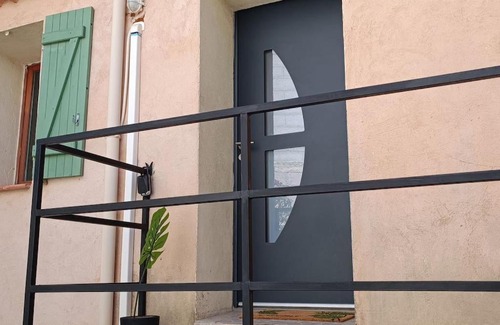 Cuers Apartment | Appart' cosy avec cour, au calme dans village provençal