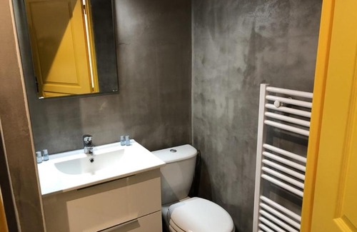 Salon-de-Provence Apartment | Appart Hotel Acadien