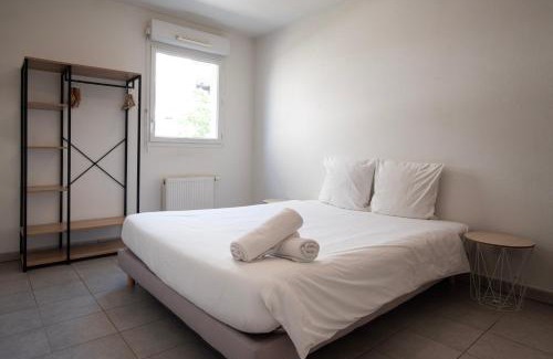 Miramas Apartment | Appart Romarin - Proche Gare & Stadium