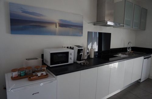 Salon-de-Provence Apartment | Appart/Suite Privilège XL with Parking