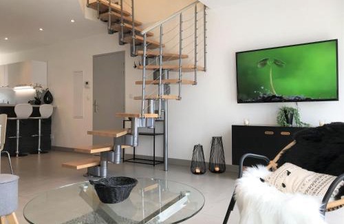 Aix-les-Bains Apartment | Appart T4 Christina contemporain, Vue Lac, climatisé avec parking