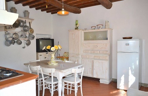 Serravalle Pistoiese House | Appartamento Clarabella C: A characteristic and welcoming two-story independent house built on a hillside, surrounded by meadows and woods, with Free WI-FI.