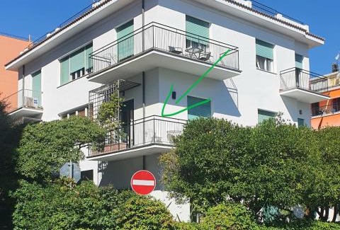 San Bartolomeo al Mare Apartment | Appartamento La Vela