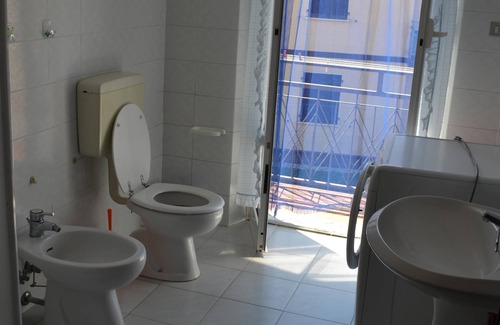 Fiumaretta Apartment | Appartamento 4M close to the Beach with Wi-Fi & Balcony