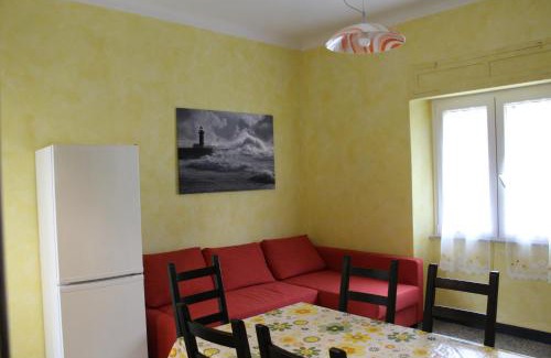 Deiva Marina Apartment | Appartamento 50mt dal mare e dalla stazione