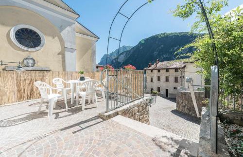 Canale di Tenno Apartment | Appartamento Ania vista castello