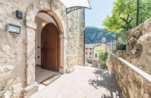 Canale di Tenno Apartment | Appartamento Ania vista castello