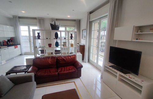 Cattolica Apartment | Appartamento Centralissimo Isola Pedonale 100mt Mare Garage Balconi