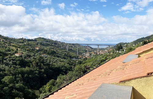 Vallebona Apartment | Appartamento con vista panoramica a 4 km dal mare