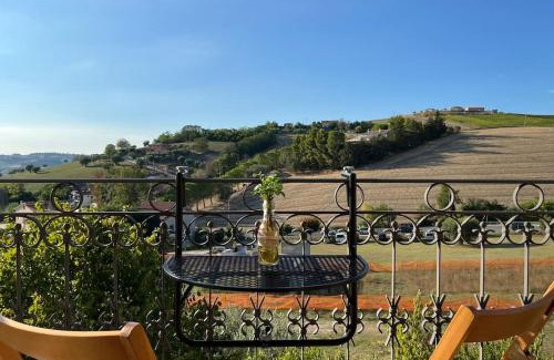 Fermo Apartment | [Appartamento con vista] Finestra sulle colline
