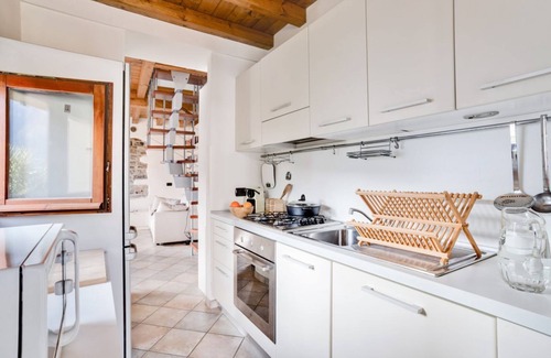 Carate Urio Apartment | Appartamento di Design con Balcone e Vista Lago!