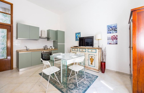 Pozzuoli Apartment | Appartamento in piazza a Pozzuoli by Wonderful Italy