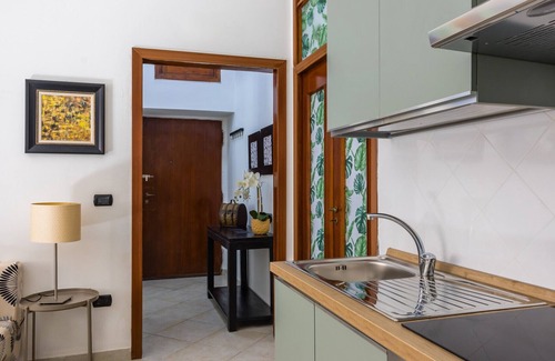 Pozzuoli Apartment | Appartamento in piazza a Pozzuoli by Wonderful Italy