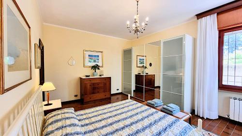Senigallia Apartment | Appartamento in Villa Iris, con Patio ad Uso Esclusivo, Parcheggio Privato in Giardino, in Centro Città