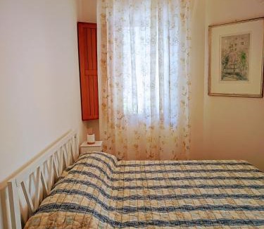 Senigallia Apartment | Appartamento in Villa Iris, con Patio ad Uso Esclusivo, Parcheggio Privato in Giardino, in Centro Città