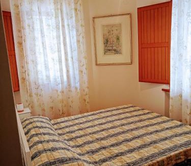 Senigallia Apartment | Appartamento in Villa Iris, con Patio ad Uso Esclusivo, Parcheggio Privato in Giardino, in Centro Città