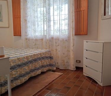 Senigallia Apartment | Appartamento in Villa Iris, con Patio ad Uso Esclusivo, Parcheggio Privato in Giardino, in Centro Città