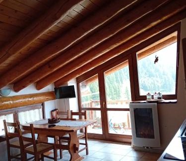 Corgnolaz Apartment | Appartamento incantevole con vista sulla vallata