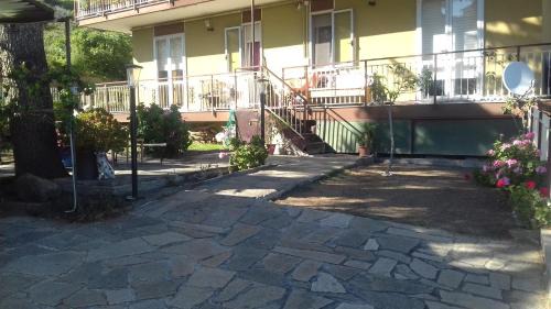 Santo Stefano al Mare Apartment | Appartamento con giardino privato